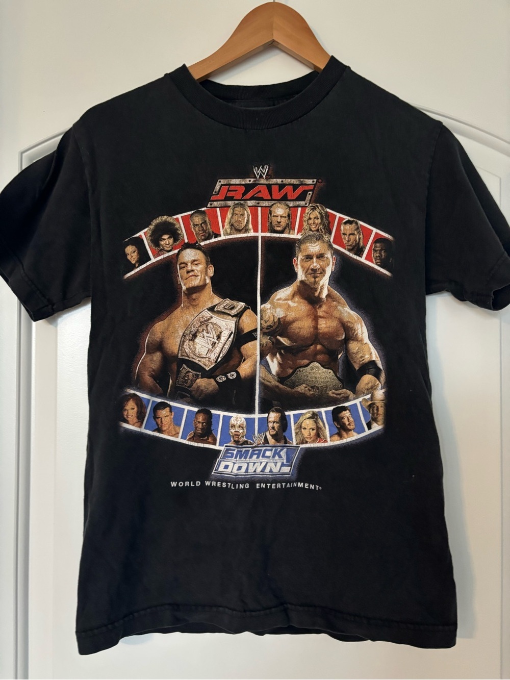 Vintage 2005 WWE RAW VS SMACKDOWN T-Shirt Size S John Cena Batista Flawed